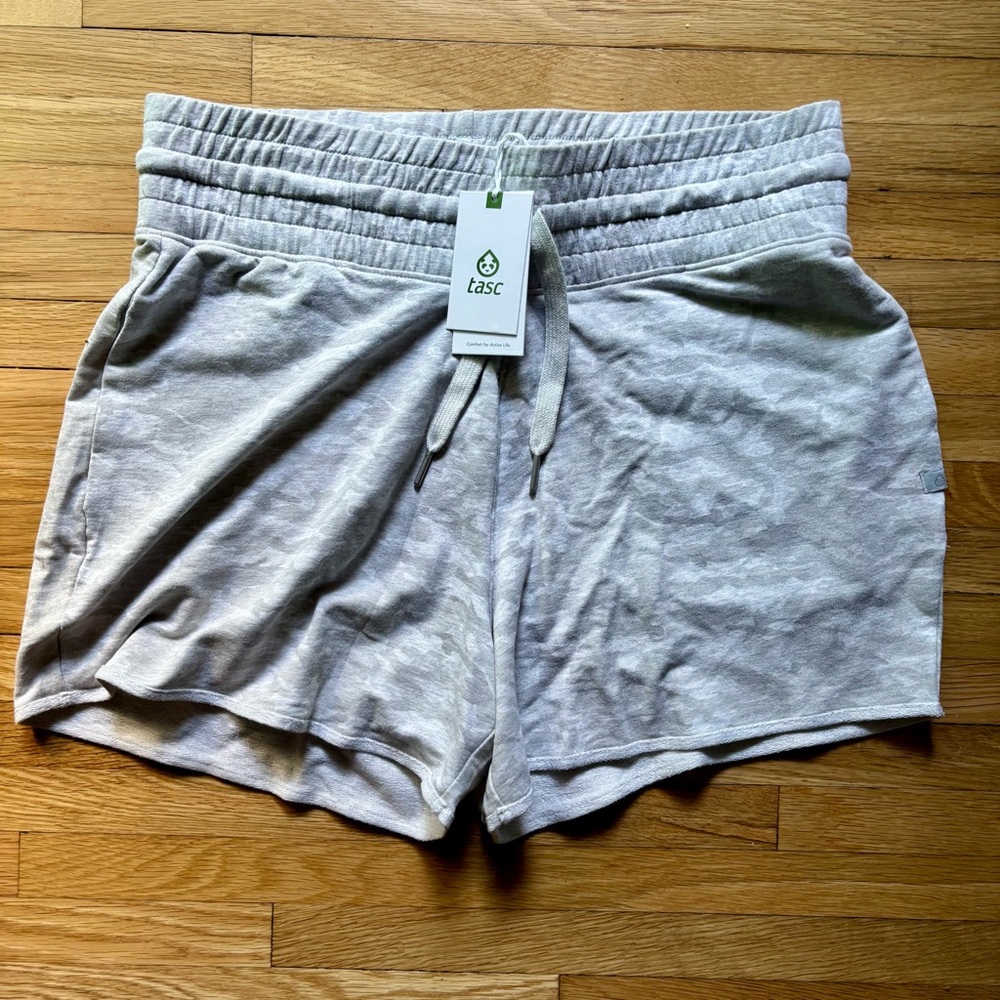 Tasc Performance Running Tennis‎ Shorts M Gray Bamboo Pocket Organic NWT Lounge